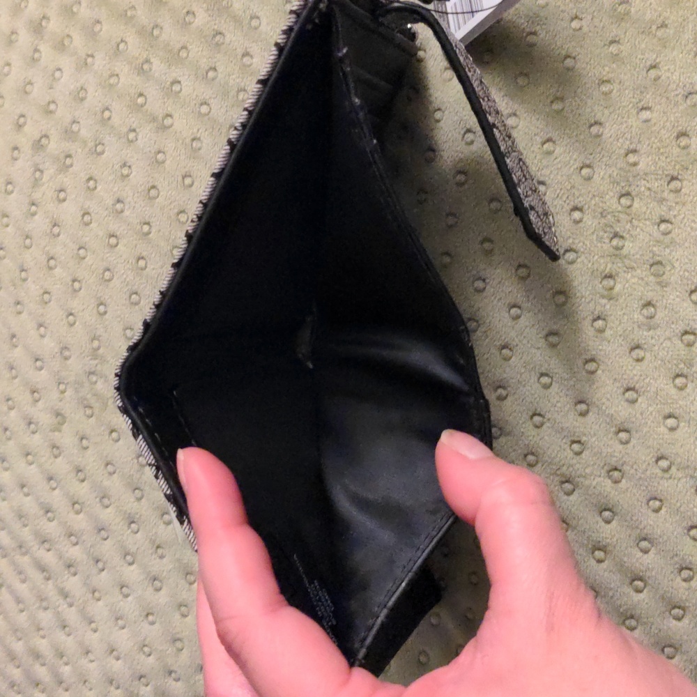 Brand New Guess wallet - Picture 10 of 11